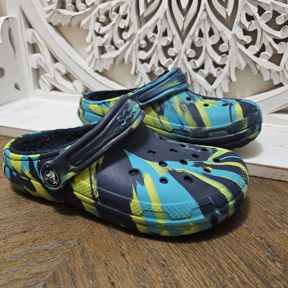CROCS Kids Tie-Dye Blue and Yellow Fuzzy Lined Clogs